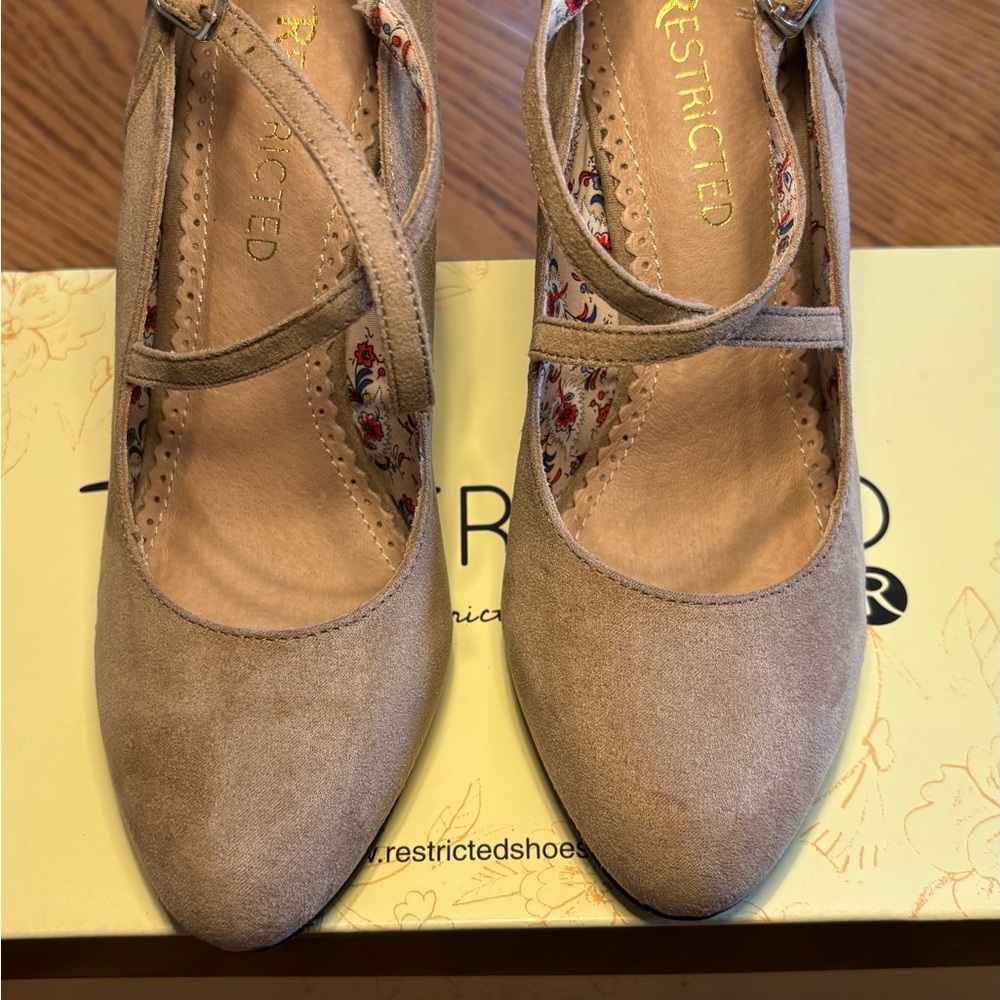 Restricted Women's Beige Wedge Heels